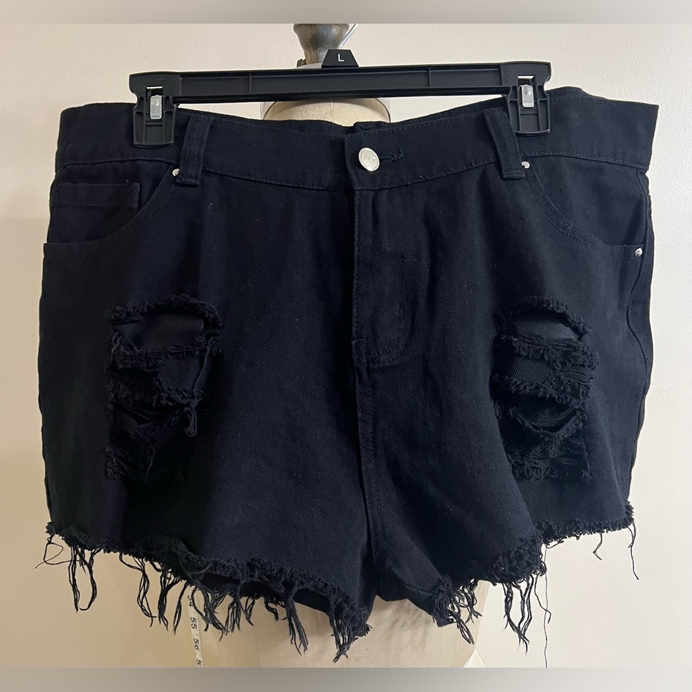 PrettylittleThings Black Distressed 5 Pocket Short Shorts Size 12